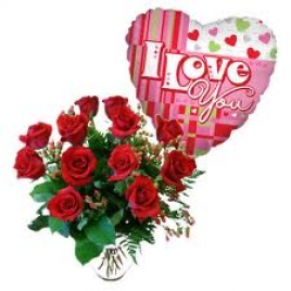 12 Red Roses In Vase With Heart Shaped Mylar Balloon